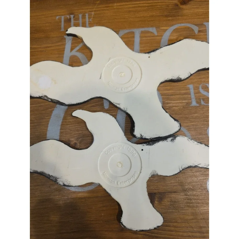 2 pc Vingage 1996 FLYING‎ SEAGULLS Birds Wall Hanging Hand Painted